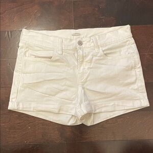 Old Navy Women's Wow White-Wash Straight Jean Shorts Size 4